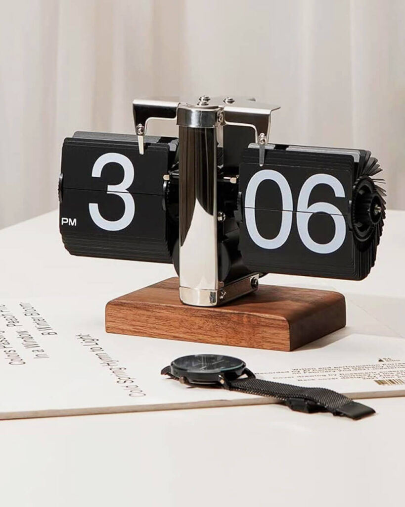 Auto Flip Desk Clock Retro Vintage Design - NAYS Pick