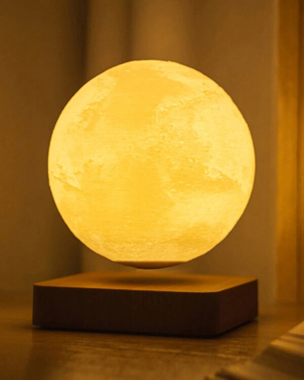 Magnetic Floating Moon Lamp With 3 Colors NAYS pick