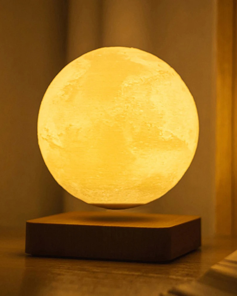 Magnetic Floating Moon Lamp With 3 Colors NAYS pick